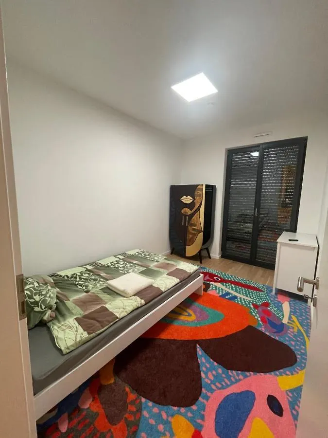 3-Zimmer Wohnung Im Zentrum Dues Dusseldorf 0*,  Germany